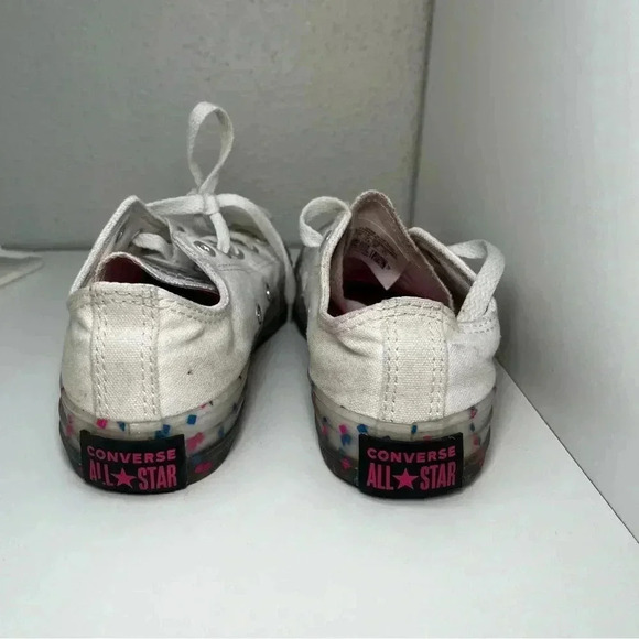 KIDS CONVERSE ALL STAR WHITE WITH SPRINKLED PINK AND BLUE BOTTOM - Picture 4 of 7